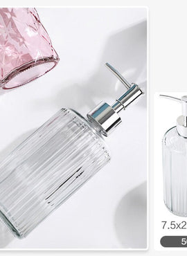 Distributeur à savon en verre.